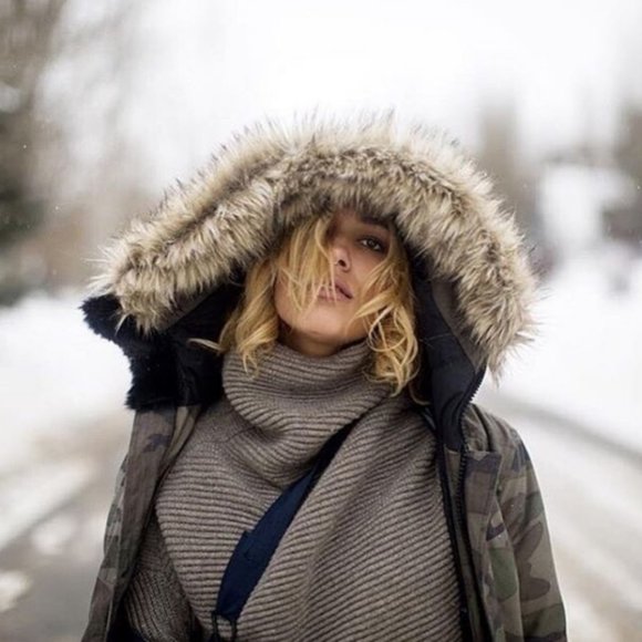 Aritzia Mika Cashmere & Wool Funnel Cowl Turtleneck Sweater Boxy Oversized Cozy - Picture 12 of 15